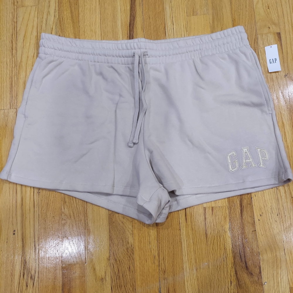 NWT GAP Women's Light Beige Athletic Sweat Short Gold Logo (Size: XXL)